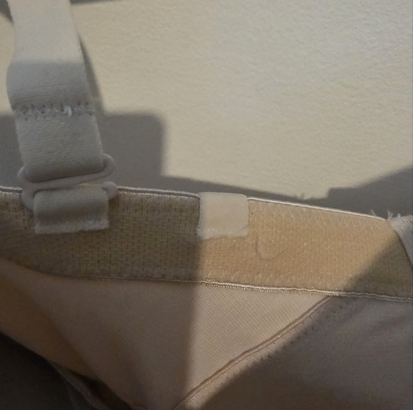 ⭐️40% Off⭐️ Maidenform Shaping Slip with Built In Bra - Picture 12 of 16